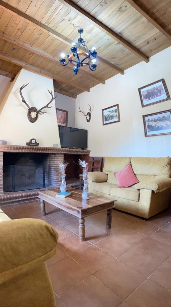 Casa Rural La Dehesilla カサジャ・デ・ラ・シエラ エクステリア 写真